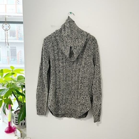 RD Style Black & White Knit Turtleneck Sweater Size Large - Picture 1 of 5